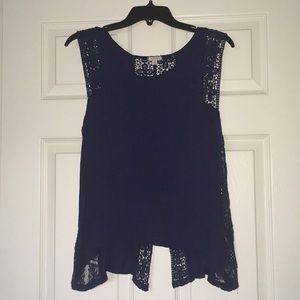Cotton shirt with crochet details and split back